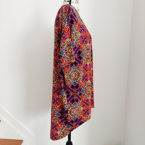 NWT LulaRoe Irma Aztec Geometric Top Short Sleeve XS - Picture 3 of 7